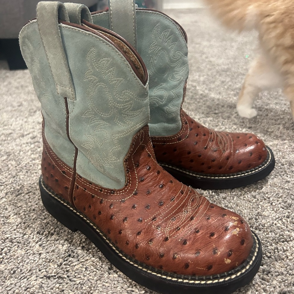 Women’s Ariat Fatbaby boots. Mint green and brown in color. Size 7.5.